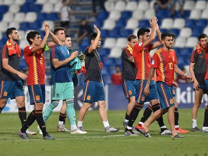 Los jugadores de España celebran la victoria ante Francia.