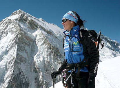 Edurne Pasaban, en un alto durante su escalada al monte Kangchenjunga.