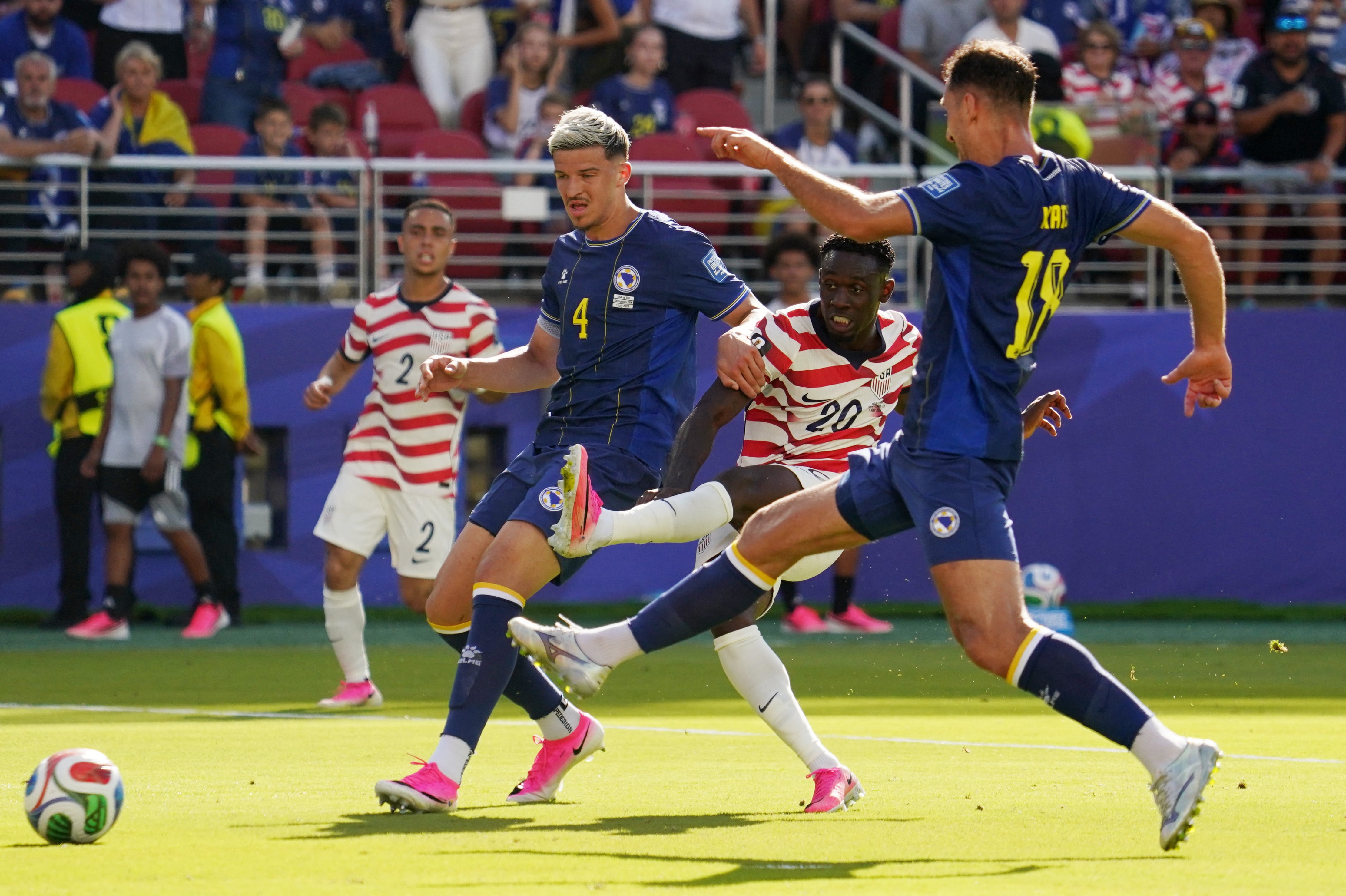 Estados Unidos - Bosnia y Herzegovina, en vivo | Estados Unidos, con un hombre menos, marca el segundo ante Bosnia