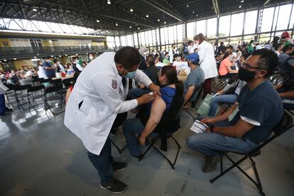 Vacunacion CMDX jovenes Mexico