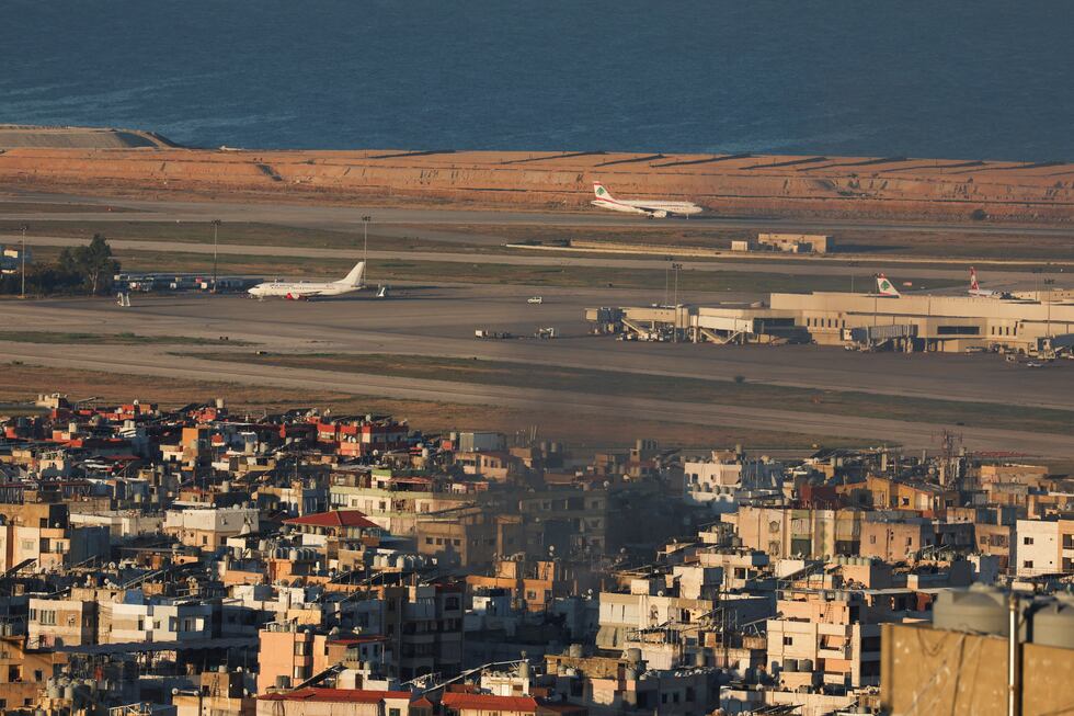 Aviones en el aeropuerto de Beirut, este lunes. 