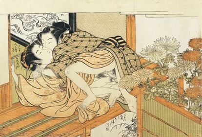 Amantes en una veranda con crisantemos de Isoda Koryusai.