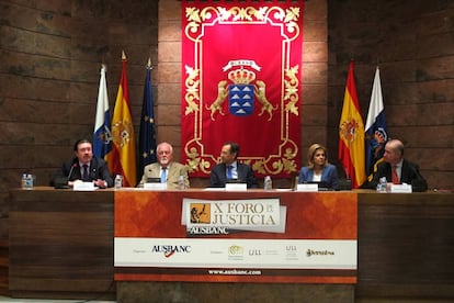 El presidente del Parlamento canario, Antonio Castro,el 30 de octubre de 2014 inaugura las jornadas de Ausbanc.