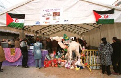 Carpa donde se recogían los juguetes y regalos para los niños saharauis.