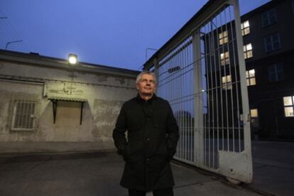 Roland Jahn, a las puertas del archivo de la Stasi.