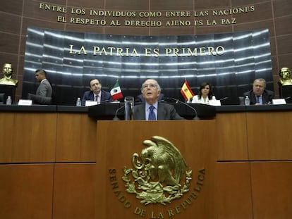 El primer ministro de Exteriores español tras el franquismo, Marcelino Oreja, esta martes en el Senado mexicano.