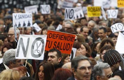 Manifestaci&oacute;n de la &#039;marea blanca&#039; contra los planes de privatizaci&oacute;n de la gesti&oacute;n de la sanidad p&uacute;blica, en febrero de 2013. 