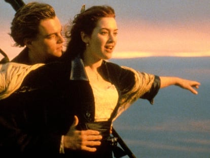 Uno de los fotogramas más reconocibles de 'Titanic'  (1997), con Leonardo DiCaprio y Kate Winslet.