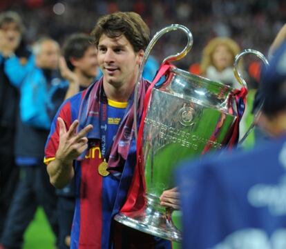 Messi celebra su gol en Wembley.