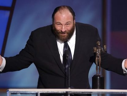 James Gandolfini, acepta el premio de la Unión de Actores al mejor actor por su papel en 'Los Soprano', en 2003.