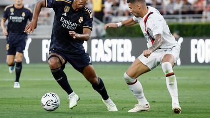 Jude Bellingham, ante Krunic en su primer partido con el Real Madrid, en el Rose Bowl.