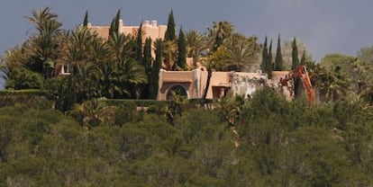 Derribo de la mansión ilegal del músico Cretu, en 2009