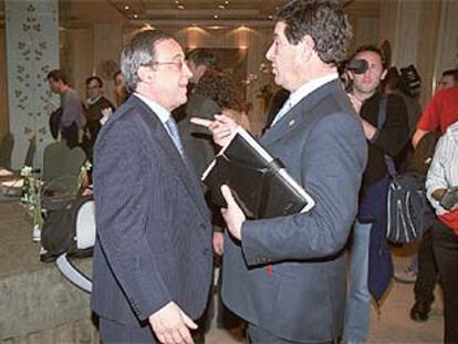 Florentino Pérez y Jaime Ortí, en una asamblea de la Liga.