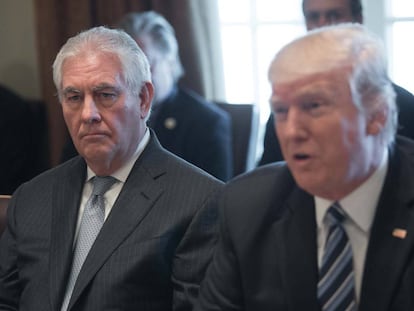 Rex Tillerson, a la derecha, junto a Donald Trump este lunes en la Casa Blanca.