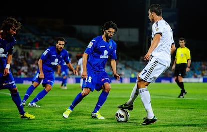 Cristiano Ronaldo, frente a Lafita, Xavi Torres y Varela.