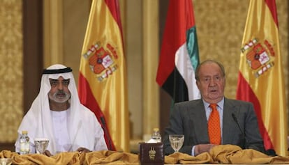 King Juan Carlos sits next to Crown Prince Mohammed bin Zayed bin Sultan Al Nahyan of United Arab Emirates.