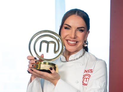 La comunicadora y presentadora madrileña Inés Hernand posa tras ganar la novena edición de Masterchef Celebrity.