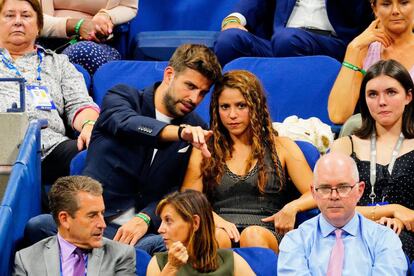 Piqué, junto a su esposa Shakira en la central de Nueva York.