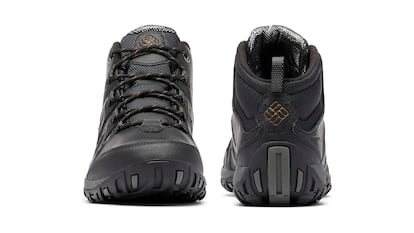 Botas Columbia sobre fondo blanco.