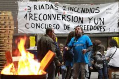 Trabajadores de Edesa durante el encierro que mantienen desde el pasado día 5 de noviembre. EFE/Archivo