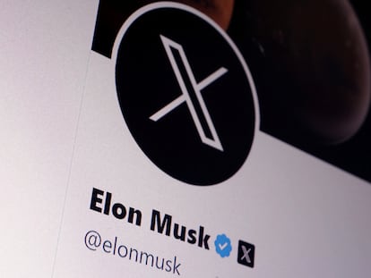 Perfil de Elon Musk en la plataforma, con el 'check' azul junto a su nombre.