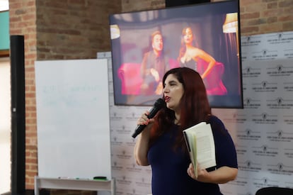 Luciana Peker durante el taller ‘Narraciones del goce' el 1 de julio en Bogotá.