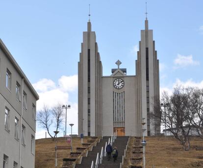 La iglesia luterana de Akureyri.