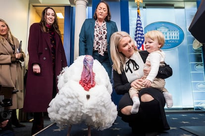 Karoline Leavitt y su sobrino, en la Casa Blanca, el 25 de noviembre.