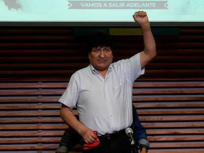 Evo Morales, ex-presidente da Bolívia, após coletiva de imprensa em Buenos Aires nesta segunda-feira, 19 de outubro.