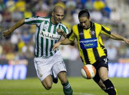 Momento de un partido entre el Betis y el Zaragoza del último Trofeo Carranza