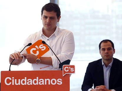 Albert Rivera durante la reuni&oacute;n con los portavoces regionales de Ciudadanos.