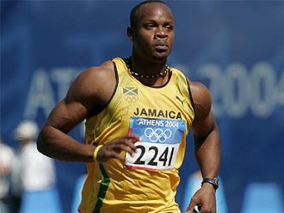 Powell, en una carrera de los Juegos de Atenas.