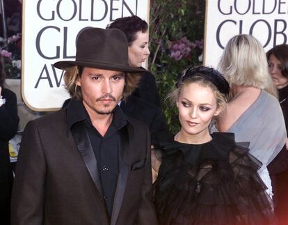 Johnny Depp y Vanessa Paradis en los Premios Golden Globe en enero de 2004.