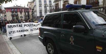 Manifestaci&oacute;n en Alsasua contra la versi&oacute;n oficial de la agresi&oacute;n a los agentes.