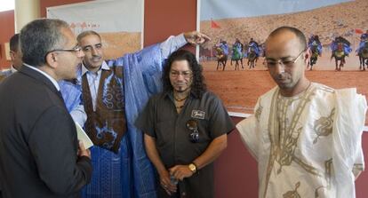 Abdellatif Mâzouz, a la izquierda, y Raimundo Amador, tercero.