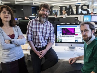 Los periodistas de EL PAÍS Lucía Abellán, Óscar Gutiérrez y Daniele Grasso.