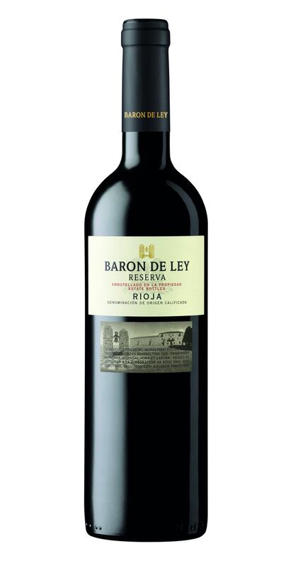 Barón de Ley saca al mercado la nueva añada 2017 de su reserva. Por primera vez, se han incorporado variedades autóctonas minoritarias, como maturana y graciano, a la tempranillo. Esta añada es la primera tipificación del enólogo Pablo Tascón, su nivel de producción fue inferior al habitual por las inclemencias del tiempo, ha tenido una crianza de un mínimo de 20 meses en barricas de roble y envejeciendo el resto del tiempo en botella. Es un vino complejo, con aromas a frutos rojos y especies dulces. En boca es equilibrado y cremoso. Precio: 10 euros.