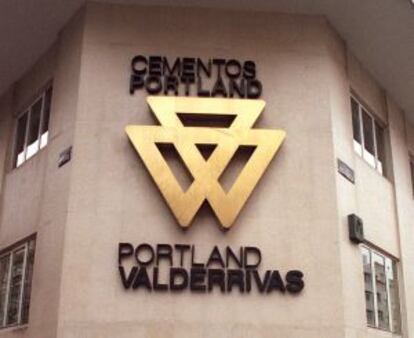 Logotipo de Cementos Portland.