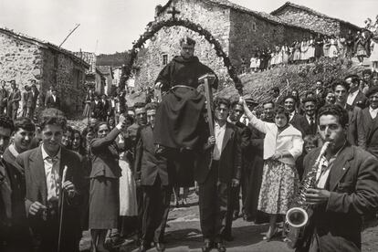 Piedad Isla. Cantamisa en Estalaya, 1958.