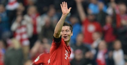 Lewandowski celebra su quinto gol ante el Wolfsburgo.