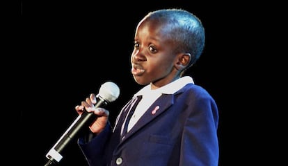 Nkosi Johnson, de 11 años, durante la XIII Conferencia Internacional de Sida en el estadio de cricket Kingsmead (Durban, Sudáfrica), el 9 de julio de 2000.