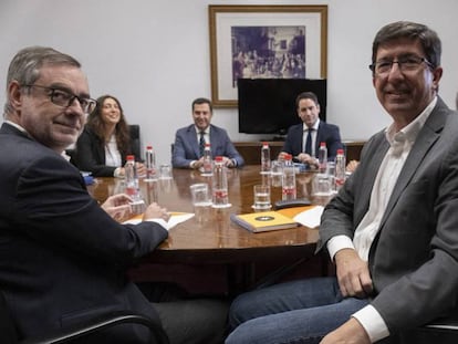 Reunión de delegaciones de PP y Ciudadanos para negociar el acuerdo andaluz. 