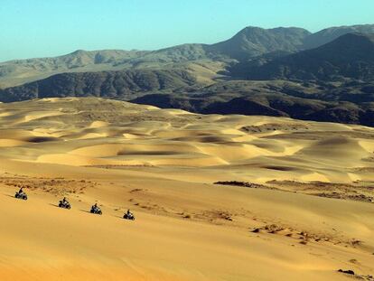 Ruta en moto por el desierto de Namib.