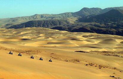 Ruta en moto por el desierto de Namib.