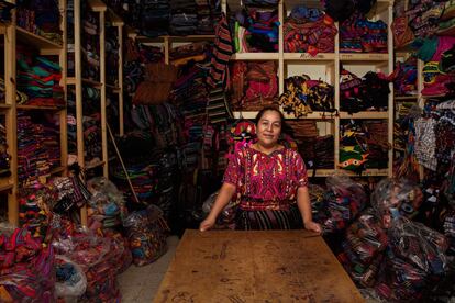 Elaboran y venden un sinfín de productos textiles. Entre otros, bolsas de viaje, mandiles, pelotas de mano “para la gente que tiene nervios” y mochilas con forma de Capitán América.