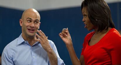 El chef Sam Kass junto a Michelle Obama en Dallas.