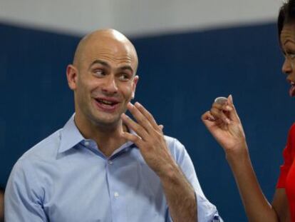 El chef Sam Kass junto a Michelle Obama en Dallas.