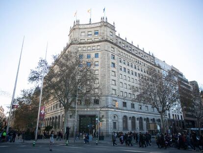 Edificio del Banco de Espana en la plaza Catalunya de Barcelona.