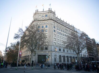 Edificio del Banco de Espana en la plaza Catalunya de Barcelona.