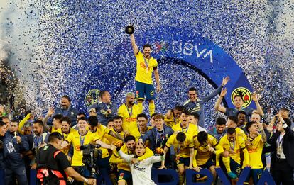 Miembros del equipo América en el estadio BBVA, en Monterrey, Nuevo León.